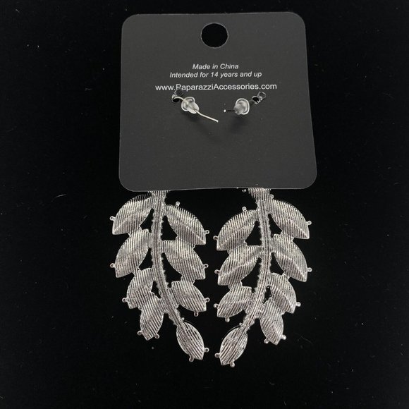Paparazzi Fashion Jewelry Ice Garden Gala White Hook Earrings - Picture 3 of 3